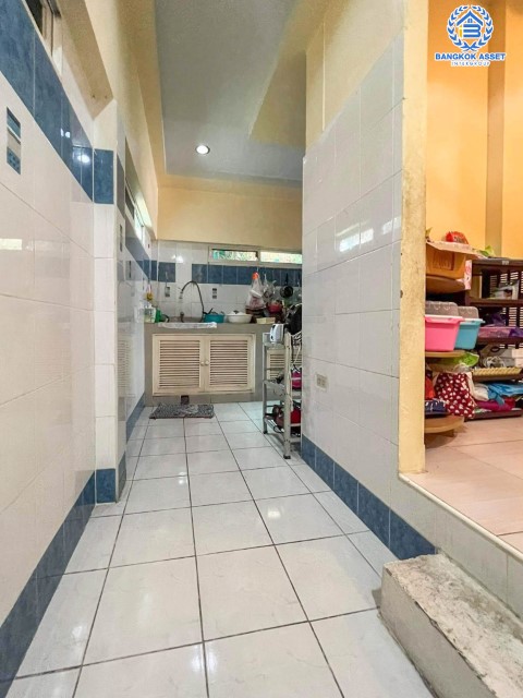 *****บ้านเดี่ยวมือสองย่านกรุงเทพฯ ม.เปรมฤทัย3 กาญจนาภิเษก เนื้อที่กว้างขวางถึง 50 ตร.ว. ฟังก์ชัน 3 ห้องนอน 2 ห้องน้ำ ที่จอดรถ 2 คัน เฟอร์นิเจอร์บิ้วท์อินครบ บนทำเลเชื่อมต่อรถไฟฟ้าสายสีชมพู "สถานีวงแหวนตะวันออก" และทางด่วน "กาญจนาภิเษก(วงแหวนรอบนอก)"